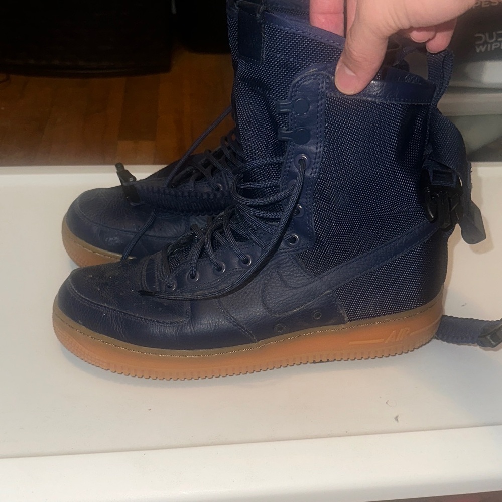 Navy Air Force one high with gum bottoms